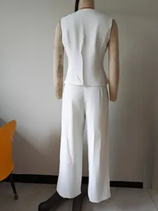 Back view detail of the solid color sleeveless vest and trousers set, elegant office wear.