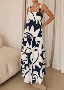 Robe longue à bretelles et imprimé abstrait audacieux pour un look estival élégant.