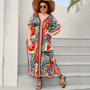 Plus size abstract 3D print long caftan dress with V-neck and split hem for resort vacation.