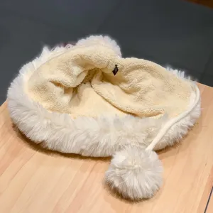 Bonnet d'hiver chaud en peluche avec rabats d'oreilles, bonnet fourrure avec pompon.