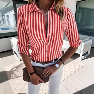 Chemisier à manches longues rayé rouge et blanc pour femmes, haut de mode chic et décontracté pro.