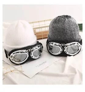 Gorro de punto cálido de invierno con gafas de aviador desmontables para mujer esquí al aire libre