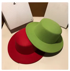 Classic flat-top wool felt hat for women, stylish autumn and winter retro fashion bowler hat.