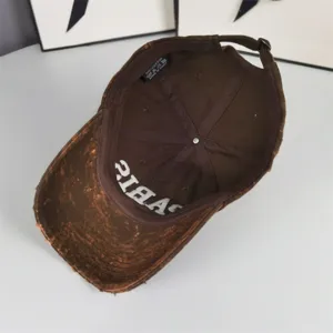 Casquette de baseball vintage usée, chapeau en coton lavé rétro avec visière courbe, style streetwear.