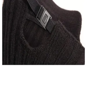 bonnet tricot detail sangle arriere boucle reglable noir mode hiver accessoires