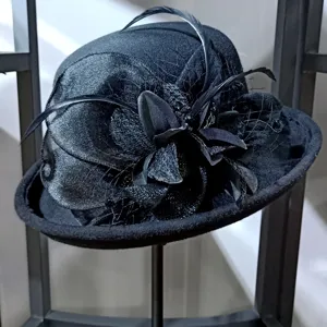 Women Woolen Felt Fedora Hat Vintage French Rolled Edge Bucket Hat With Mesh Flower Elegant Autumn Winter Cloche Hat Jewelry