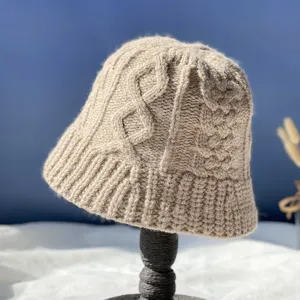 Sombrero de cubo de punto de invierno para mujer, gorro de pescador de lana, sombrero beige.