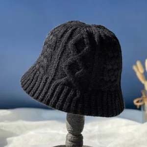 Sombrero de cubo de punto negro para mujer, gorro de pescador de lana con patrón elegante.