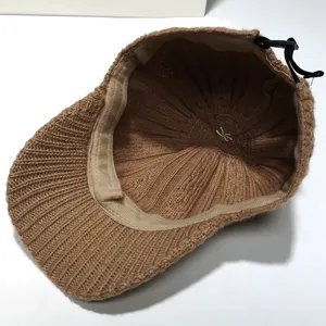 Berretto da baseball in maglia marrone da donna, cappello invernale caldo con visiera e cordino.