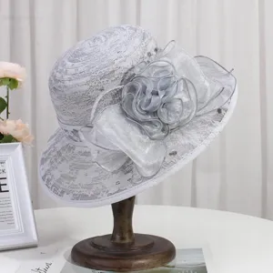 Elegant lace sun hat for women, breathable summer beach hat with flower decoration.