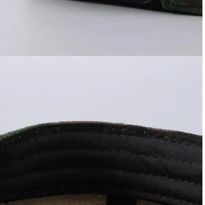 Vista detallada de la banda antisudor interior y las costuras de una gorra de camuflaje casual.
