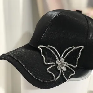 Schwarze Strass Schmetterling Baseball Cap, stilvolle Sonnenkappe für Damen. Detailansicht.