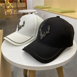 Chic casquette de baseball strass bois de cerf en noir et blanc, chapeau soleil.
