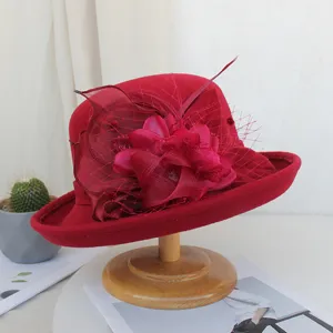 Chapeau cloche en feutre de laine rouge vin pour femme vintage bord roulé avec résille