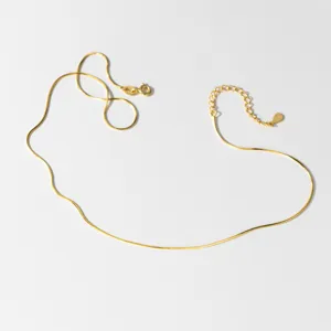 S925 Silber Schlangenkette Halskette Detail, ultrafeiner minimalistischer Halsschmuck.
