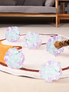 Bunte schimmernde Knisterbälle interaktives Katzenspielzeug Detailansicht für Katzen