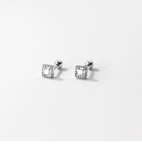 S925 Silber quadratische Strass Ohrstecker, zarte geometrische Details und funkelnder Kristall.