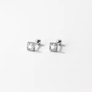Silberne quadratische Ohrstecker für Damen, kleiner geometrischer Strassschmuck Alltag.