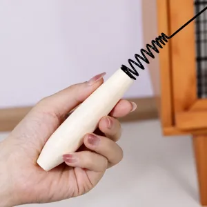 Massivholz Katzenspielzeug Teaser Angel mit Metallfeder und ergonomischem Griff für Haustiere.