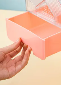 Vista dettagliata della vasca da bagno per uccelli in plastica, design a cassetto.