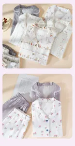 Set pigiama maniche lunghe in garza di cotone con stampa di orsetti e fragole dolci.