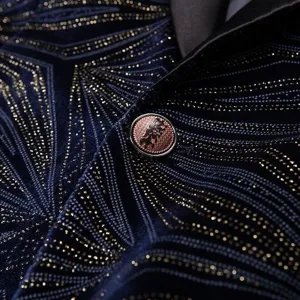 Chaqueta de traje de terciopelo azul oscuro para hombre con patrón de fuegos artificiales.