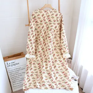 Chemise de nuit matelassée à fleurs pour femmes, vêtement de nuit décontracté d'automne et d'hiver.