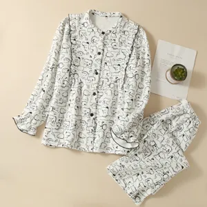 Comfortabele katoenen pyjama met schattige dinoprint, fijne nachtkleding voor zwangere vrouwen.