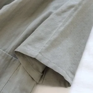 Dettaglio manica pigiama da uomo in cotone giapponese loungewear vista ravvicinata.