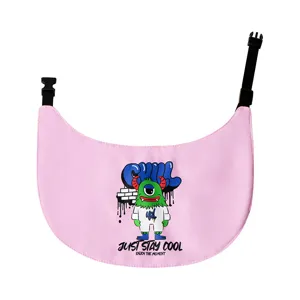 Rosa wasserdichter Haustier Latz Detail, cooler Monster Print, verstellbare Riemen fur Hunde.