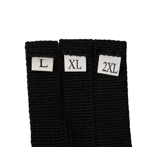 Schwarzes gewebtes Band Detail mit klaren Größenschildern L XL 2XL für Kleidung und Zubehör.