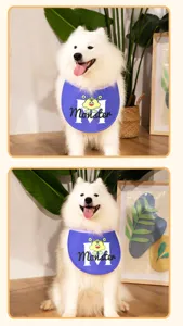 Detail des blauen Hundehalstuchs mit süßem Monster-Print und weicher Stoffstruktur für Tiere.