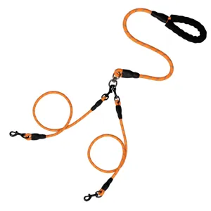 Reflektierende Nylon-Hundeleine für mehrere Hunde mit Anti-Verwicklungs-Design und Schaumgriff.