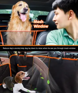 Detailansicht der wasserdichten Auto-Haustiersitzmatte mit atmungsaktivem Netzfenster für Hunde.