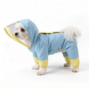 Wasserdichter vierbeiniger Haustier Hunde Regenjacke mit transparenter Kapuze für regnerische Tage.