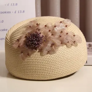 Stylischer Sommer Strohhut Damen Baret mit Blumen Strass Vintage elegante Maler Mütze
