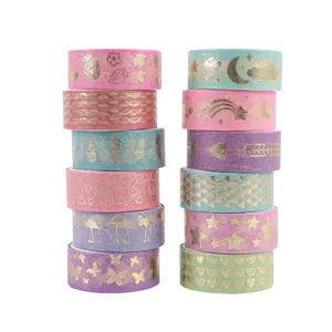 Dekorative Washi-Tape Details mit bunten Mustern und feinen Goldfolien-Verzierungen.