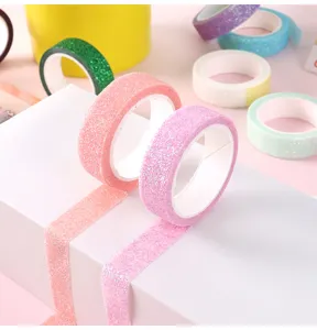 Dettaglio nastro adesivo glitterato, masking tape brillante per fai da te e agenda.