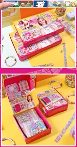 Kit fai da te per braccialetti adesivi per bambini con perline e rotoli di adesivi.