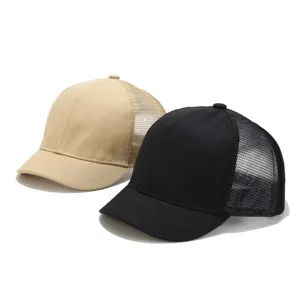 Cappellino baseball visiera corta mesh, cappello trucker estate traspirante unisex.