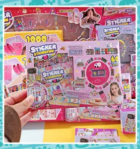 Set giocattolo braccialetto adesivo creativo per bambini con adesivi in rotolo.