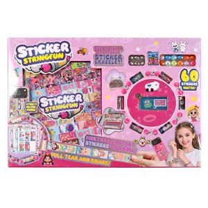 Set giocattolo braccialetto adesivo fai da te per bambini con adesivi in rotolo e perline.