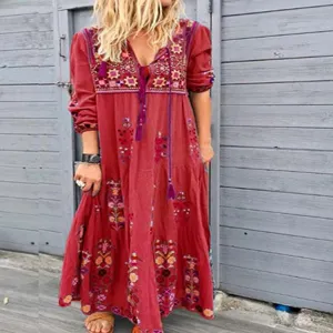 Vestido largo bohemio con estampado floral, manga larga y cordón con borlas de moda.