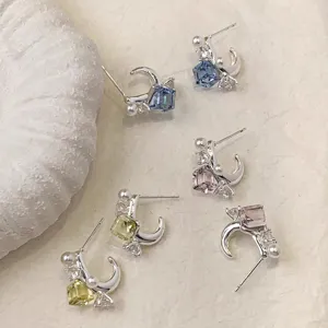 Chic square crystal pearl earrings, unique detailed design, elegant everyday jewelry.