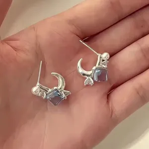 Korean style blue square crystal pearl ear studs for women, unique niche fashion jewelry.