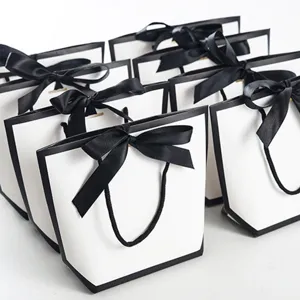 Sac Cadeau en Carton Blanc Sac à Main Minimaliste à Bord Noir Avec Nœud de Ruban Élégant Pour Fête Mariage Emballage