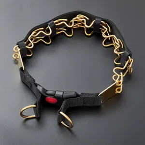 Edelstahl Hunde Stachelhalsband mit schwarzem robusten Gurtband und praktischer Schnalle.