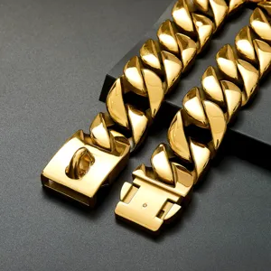 Heavy duty 32mm gold stainless steel dog chain collar, durable metal clasp detail close-up view.