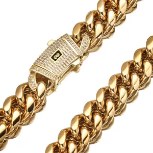 Collier chaîne maille gourmette cubaine en acier doré avec fermoir boîte pavé de strass.