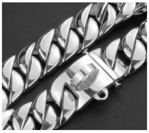Heavy duty stainless steel metal dog chain collar close up detail showing links and robust clasp.
